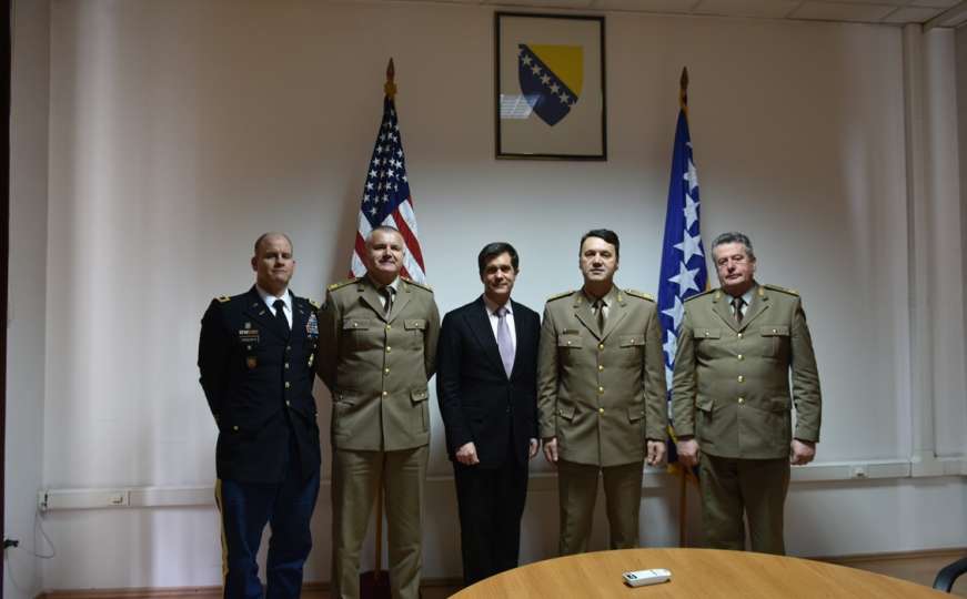 Američki ambasador posjetio Oružane snage BiH